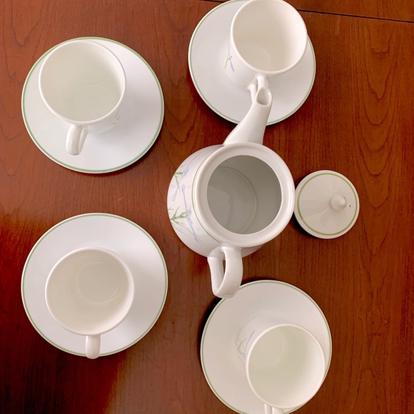 Vintage 10 Pc Set Corningware Shadow Iris Coffee mugs saucers & porcelain Teapot - Picture 4 of 13